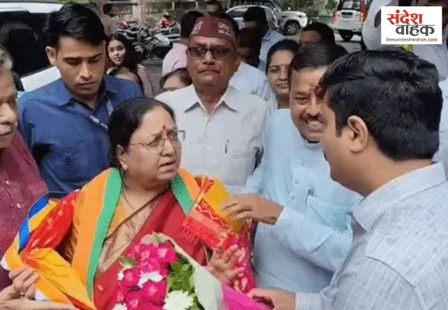 18 बार फोन के बाद भी नहीं उठाया कॉल, एटा DM पर भड़कीं मंत्री बेबी रानी मौर्य
