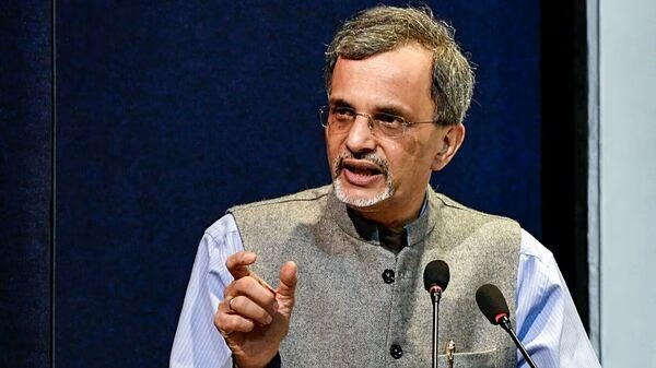 मुख्य आर्थिक सलाहकार बोले- E20 पेट्रोल से पुरानी गाड़ियों को नुकसान, E10 उपलब्ध कराना जरूरी