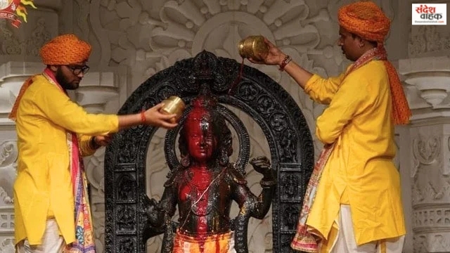 Ram Mandir: रामलला के पुजारियों की बदली वेशभूषा, अब मौसम के साथ बदलता रहेगा वस्त्र