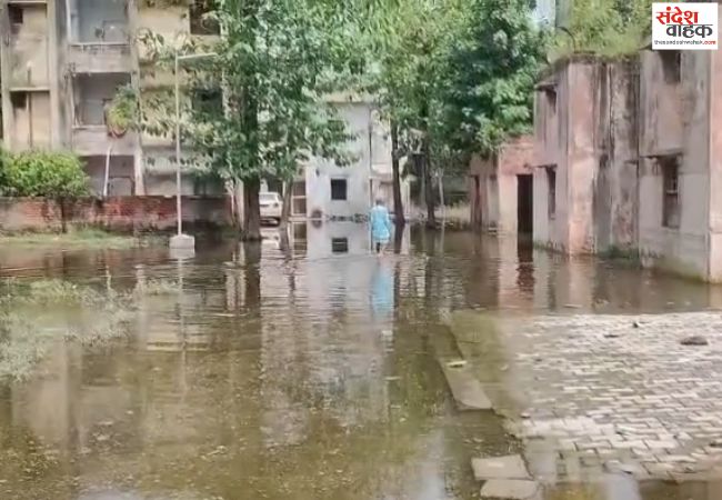 सीएचसी खमरिया में जलभराव बना हादसे की वजह