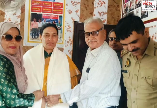 उप्र महिला आयोग की सदस्य पुष्पा पाण्डेय ने किया आंवला कोतवाली का औचक निरीक्षण