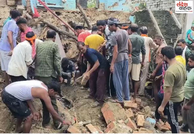 कानपुर में कच्चा मकान ढहने से मलबे में दबा परिवार, 4 लोगों की मौत