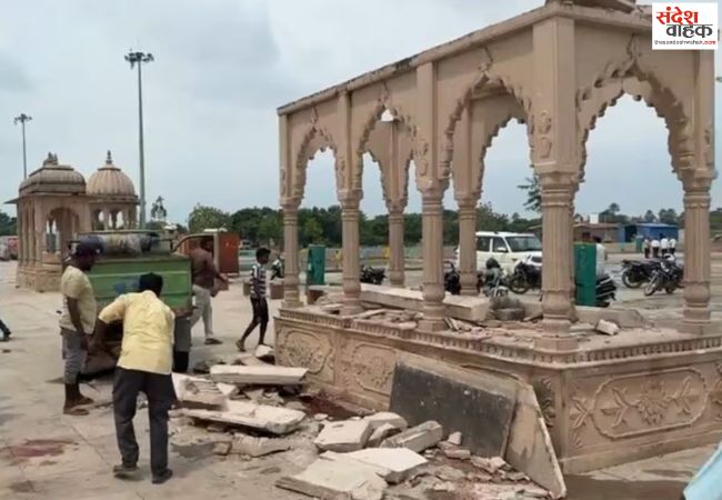 गुरु गोरक्षनाथ घाट की गुंबदनुमा छत गिरने से अधिवक्ता की मौत