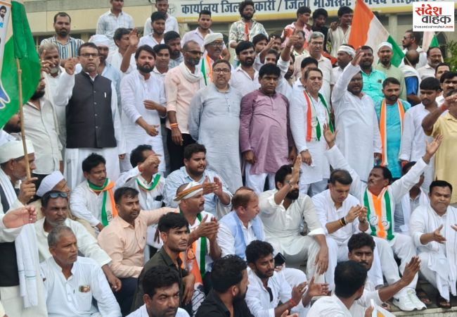 सर्पदंश से हुई मौतों पर कांग्रेस का प्रदर्शन