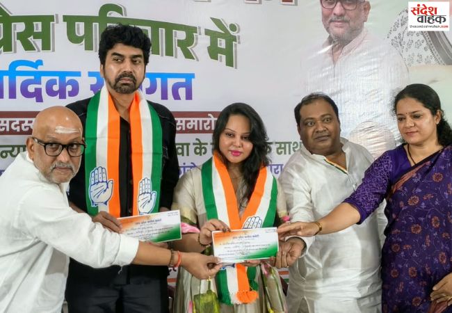 पूर्व आईएएस डॉ. राकेश वर्मा और दक्षिण भारतीय अभिनेत्री फिरदौस बानो कांग्रेस में शामिल
