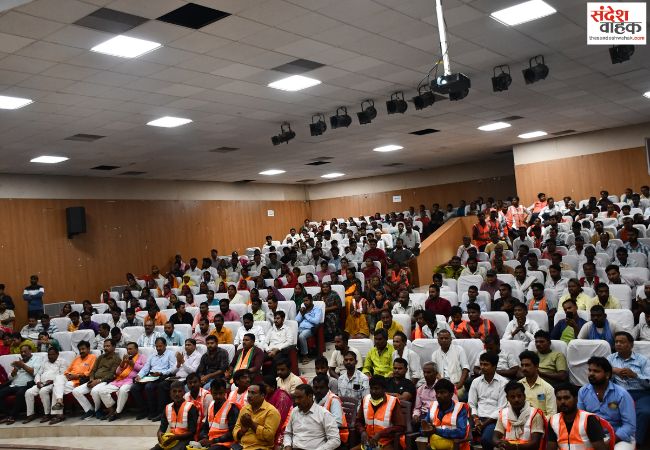 सिद्धार्थनगर में यूपी आउटसोर्स सेवा निगम का शुभारंभ, लोहिया कला भवन में हुआ लाइव प्रसारण
