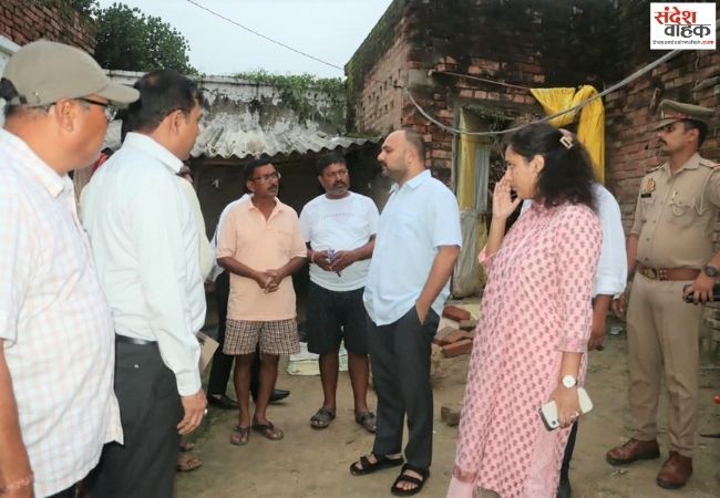 डीएम ने सराय बहेलिया घटनास्थल पर पहुंचकर जाना पीड़ितों का हाल