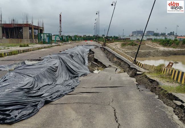 इकाना स्टेडियम के पास धंसी सड़क