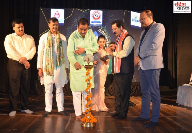 पद्मश्री डॉ. अनिल रस्तोगी समेत विभिन्न क्षेत्र की महान विभूतियां सम्मानित