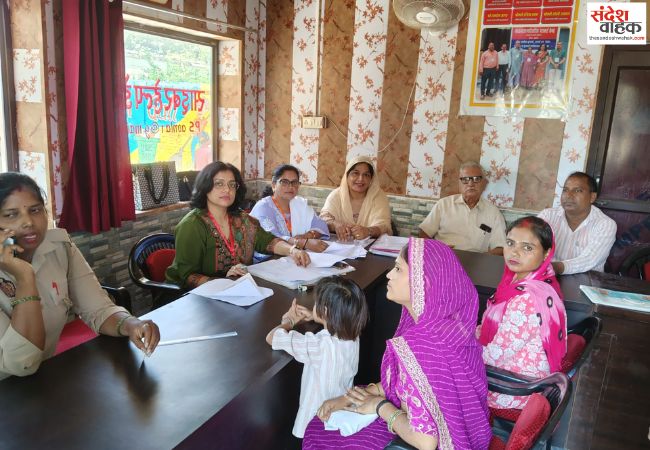 आंवला कोतवाली परामर्श केंद्र बिखराव की कगार पर पहुंचे तीन परिवारों का कराया पुनर्मिलन