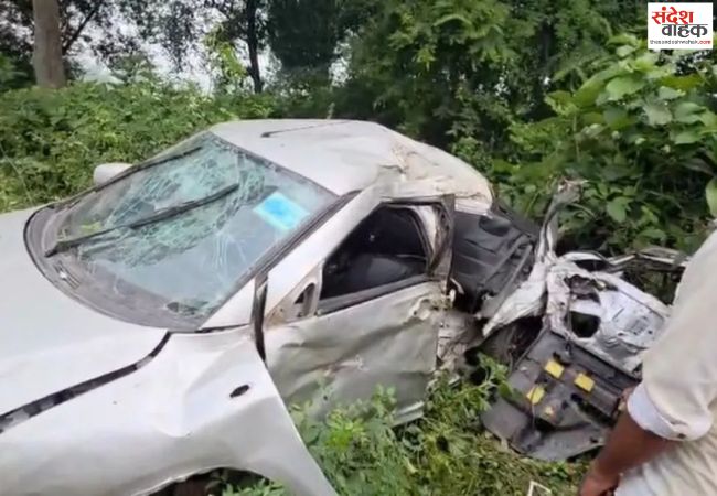पेड़ से टकराकर पलटी तेज रफ्तार कार, 3 युवकों की मौत, 6 गंभीर