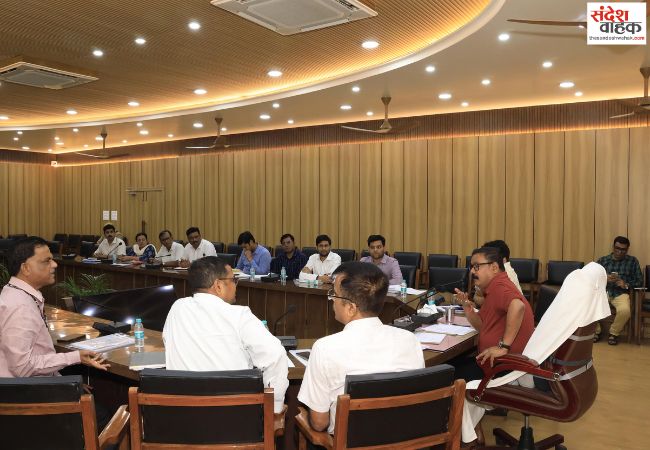 DM अविनाश सिंह ने बहेड़ी व नवाबगंज मिलों की नीलामी और तत्काल भुगतान के दिए निर्देश