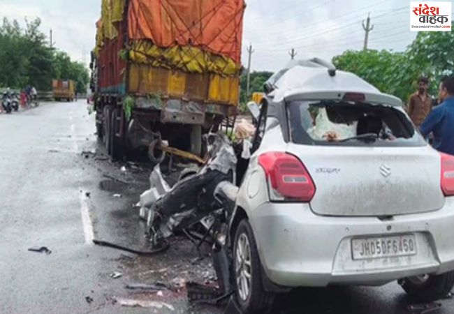 जमशेदपुर में खड़े ट्रेलर से टकराई कार, मंत्री की बेटी समेत 4 की मौत