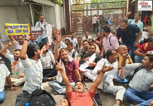 भाजपा कार्यालय में घुसे शिक्षक भर्ती अभ्यर्थी