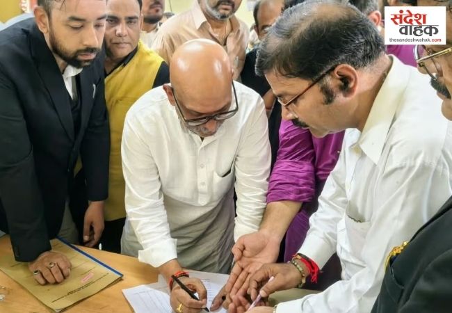 'मछली भोज' विवाद ने लिया कानूनी मोड़, CM योगी के खिलाफ मानहानि का केस करने कोर्ट पहुंचे अजय राय
