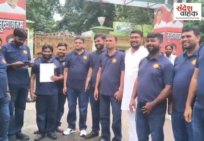 समाजवादी छात्र सभा की नई ड्रेस लॉन्च, नीली शर्ट-टीशर्ट में दिखेंगे कार्यकर्ता