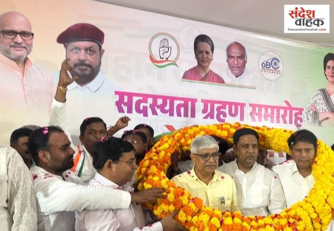 यूपी में 2027 से पहले कांग्रेस को बड़ा सियासी बूस्ट, चौहान समाज के सैकड़ों लोग पार्टी में शामिल