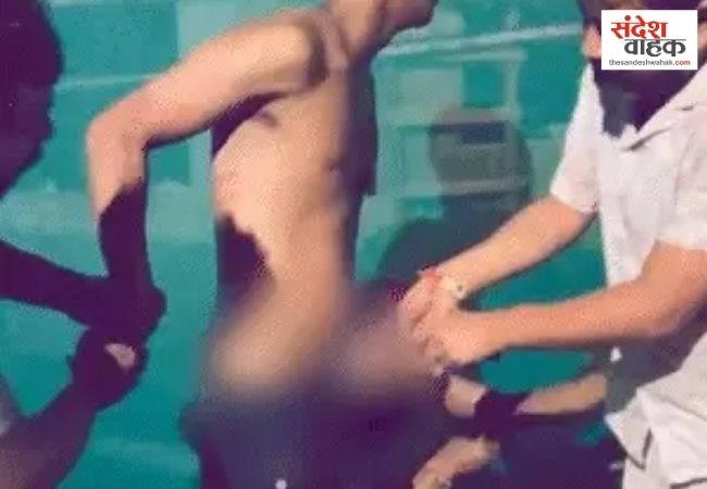 लखनऊ में चोरी के शक में दो युवकों को नंगा कर पीटा, वीडियो वायरल होने पर पुलिस सक्रिय