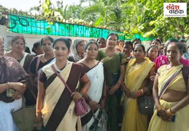 लखनऊ में 75 जिलों की आशा वर्कर्स का प्रदर्शन, डिप्टी सीएम के आवास का किया घेराव