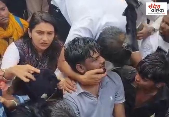 गोंडा में शव रखकर प्रदर्शन मामले में एक्शन, सपा नेत्री काजल निषाद समेत 60 पर FIR