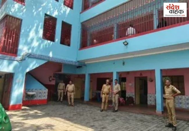 लखीमपुर खीरी के स्कूल में शिक्षिका को गोली मारने के बाद युवक ने खुद को भी उड़ाया, दोनों की मौत