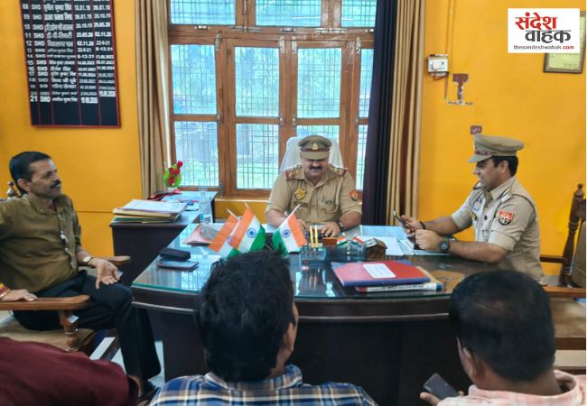 Lakhimpur Kheri News: धौरहरा के नए कोतवाल अवनीश सिंह की पत्रकारों संग बैठक, कानून-व्यवस्था में मांगा सहयोग
