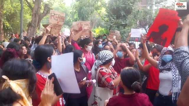 LSR Students Protest for Kalkaji Gangrape