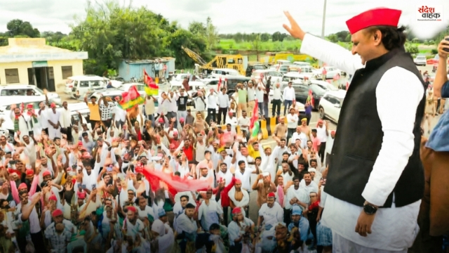 Akhilesh Yadav PDA Rath