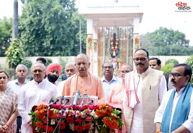 खादी के वस्त्रों पर 30 जनवरी 2027 तक 25 फीसदी छूटः सीएम योगी