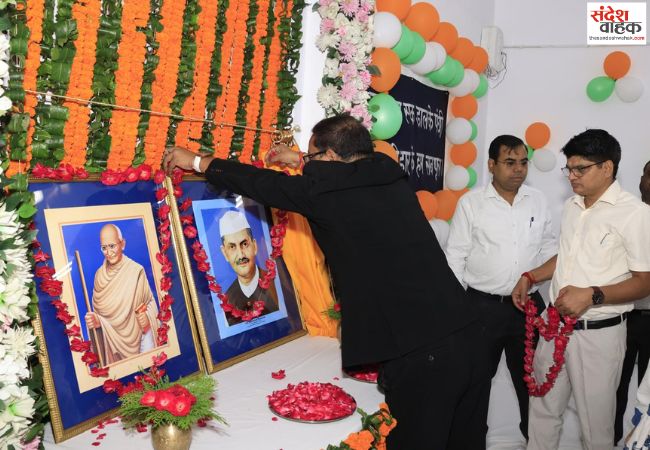बरेली कलेक्ट्रेट में धूमधाम से मनाई गई गांधी और शास्त्री जयंती