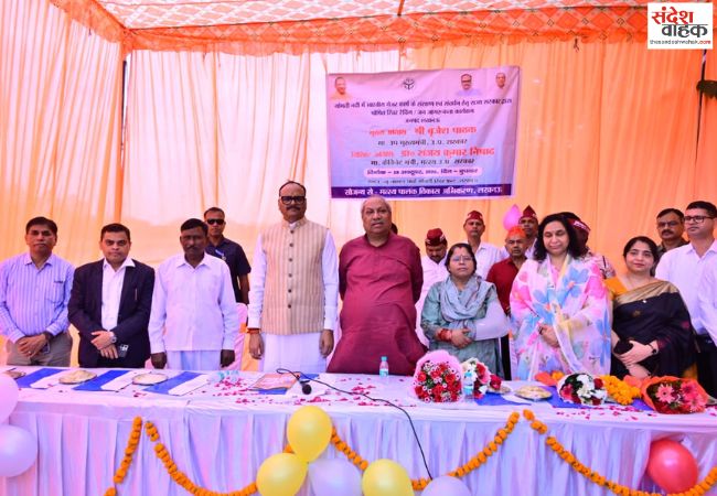 गोमती नदी के संवर्धन के लिए डिप्टी सीएम ब्रजेश पाठक और मत्स्य मंत्री ने छोड़े मछलियों के बच्चे