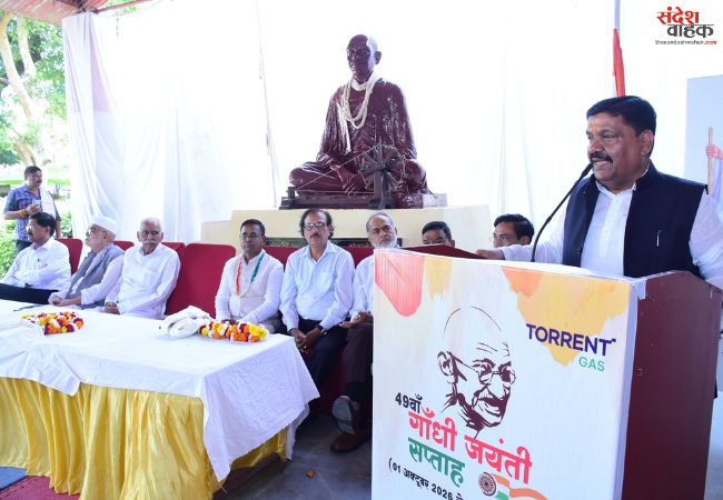 गांधी के चरखे में छिपा है आत्मनिर्भरता का मंत्र: राजेश पांडेय