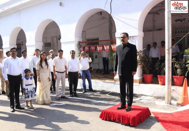 बरेली कलेक्ट्रेट में धूमधाम से मनाई गई गांधी और शास्त्री जयंती