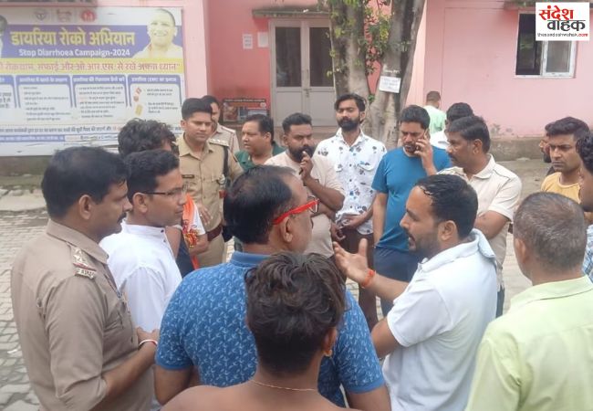 कंटेनर ने श्रद्धालुओं की ट्रैक्टर-ट्रॉली में मारी टक्कर, 4 लोगों की मौत