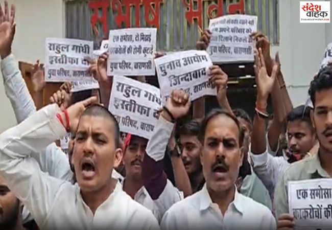 वाराणसी में चुनाव आयोग के समर्थन में सड़कों पर उतरे युवा