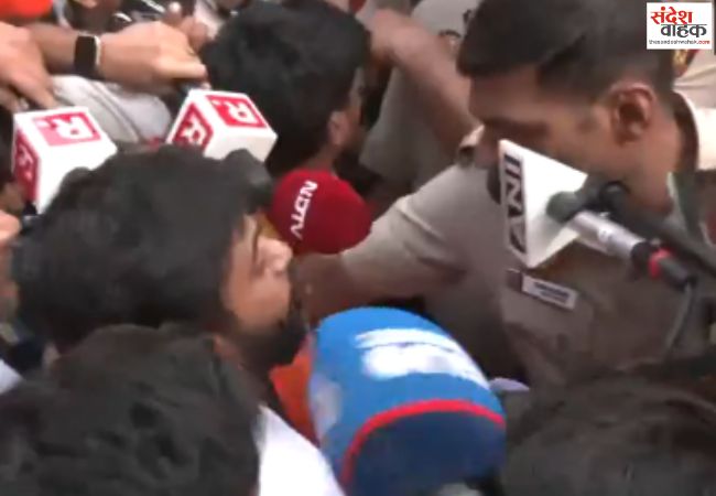 दिल्ली पुलिस ने CJP फाउंडर अभिजीत दिपके को हिरासत में लिया