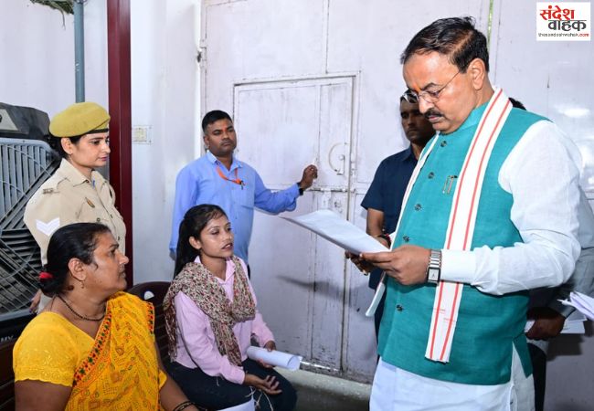 जनता दर्शन में केशव मौर्य ने अधिकारियों को दिए सख्त निर्देश
