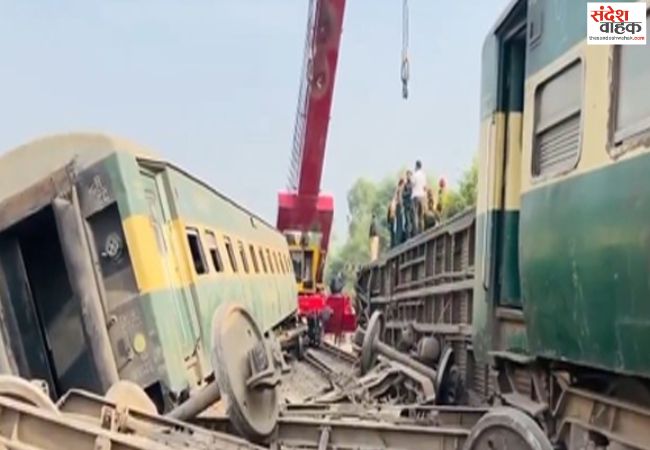 पाकिस्तान में रहमान बाबा एक्सप्रेस के 14 डिब्बे पटरी से उतरे