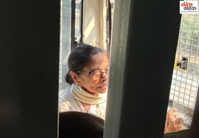 ममता बनर्जी, पिनाराई विजयन और मानिक सरकार समेत कई दिग्गज हिरासत में