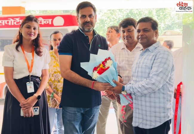 रक्तदान शिविर में अपर नगर आयुक्त ने खुद पहला रक्तदान कर पेश की मिसाल