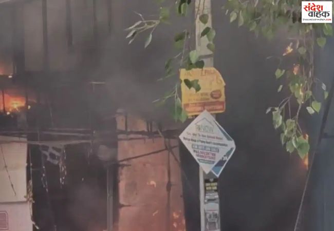नोएडा के एक कैफे में गैस रिसाव से लगी भीषण आग