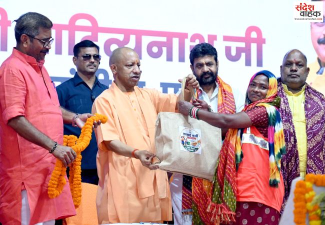 माफिया की जगह सिर्फ मिट्टी, कब्जाई जमीनों पर बनेंगी गरीबों की हवेलियां: सीएम योगी