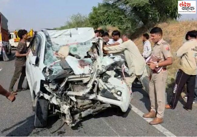 राजस्थान के चूरू में ट्रक से टकराई तेज रफ्तार कार