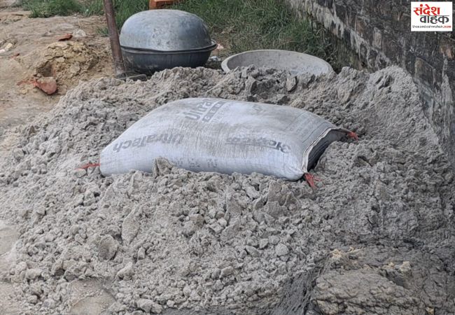 तुलसीपुर में 40 लाख की लागत से बन रही सड़क-नाली में घटिया सामग्री का खेल
