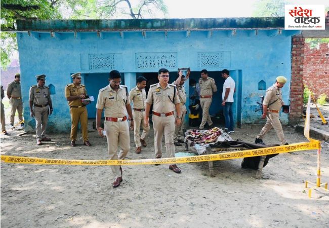 शाहजहांपुर के बाद अब एटा के हनुमान मंदिर में साधु की हत्या, चारपाई पर खून से लथपथ मिला शव
