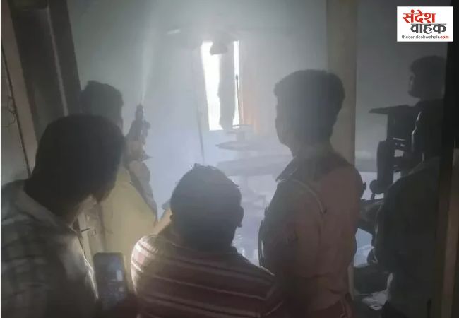 Lucknow News: गोसाईंगंज के चक्रवर्ती आई हॉस्पिटल में लगी आग, दमकलकर्मियों ने पाया काबू, टला बड़ा हादसा