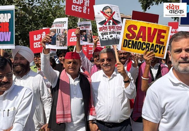 ज्ञानेश कुमार के खिलाफ विपक्ष का प्रदर्शन, अखिलेश यादव समेत कई नेता हिरासत में