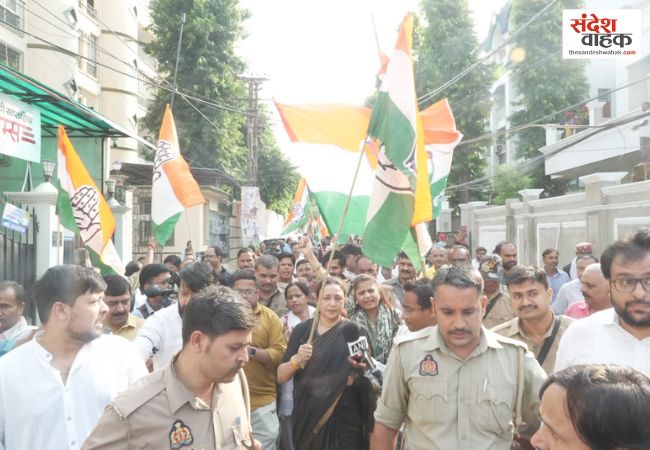 लखनऊ में कांग्रेस का जोरदार प्रदर्शन, बैरिकेडिंग पर हुई नोकझोंक, आराधना मिश्रा समेत कई हिरासत में