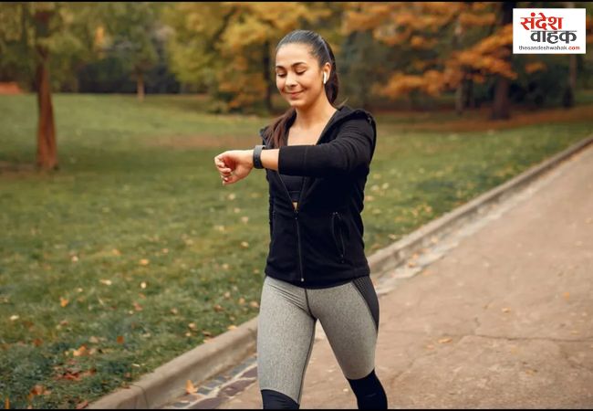 मानसिक स्पष्टता के लिए तेज चलना बेहतर या योग? जानें दोनों के फायदे और सही तरीका