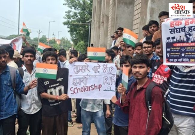 कन्नौज में स्कॉलरशिप के लिए सड़क पर उतरे जेन जी, 3 घंटे प्रदर्शन के बाद मिला आश्वासन